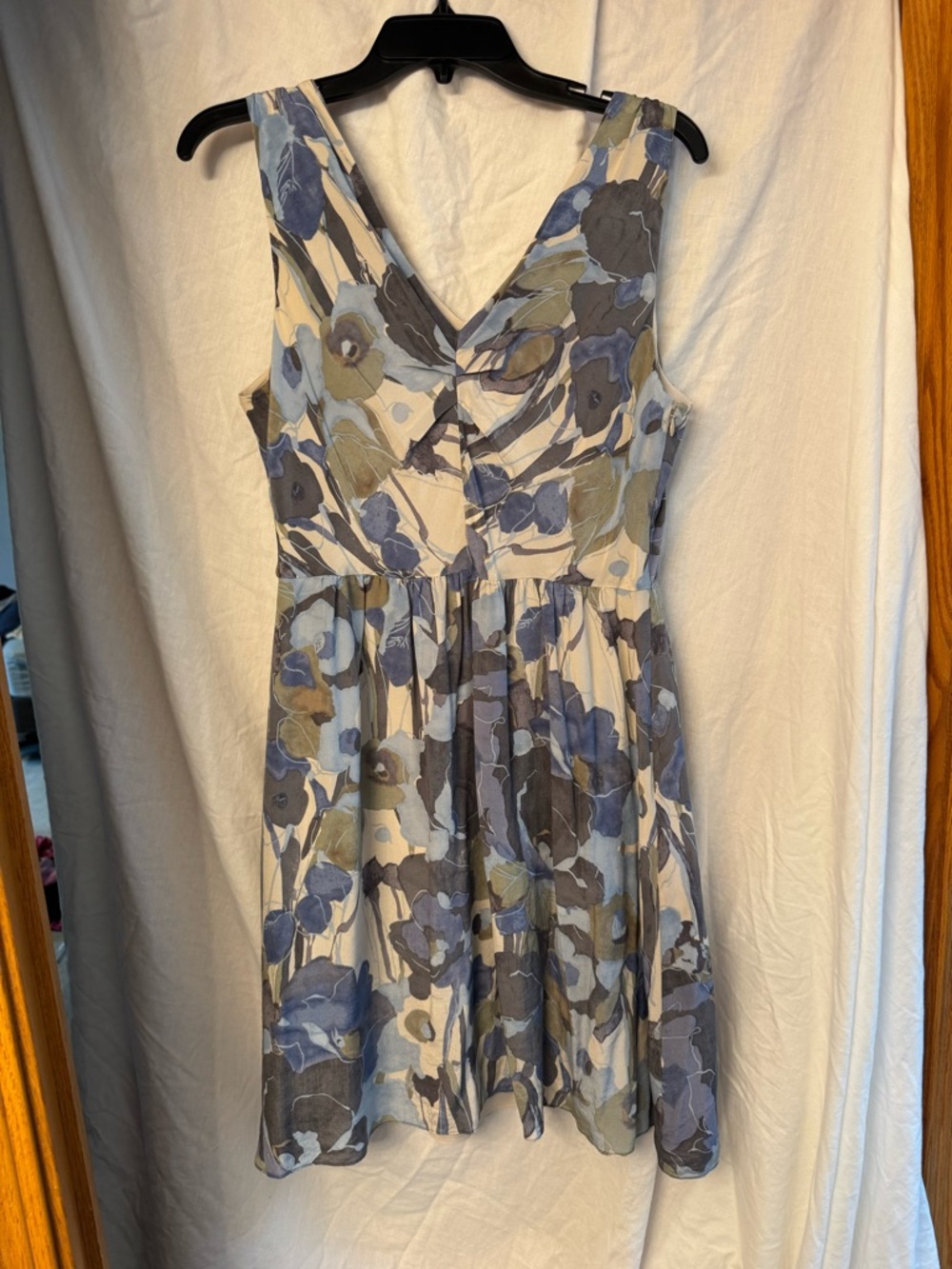Banana Republic Blue and Cream Floral V-Neck Dress